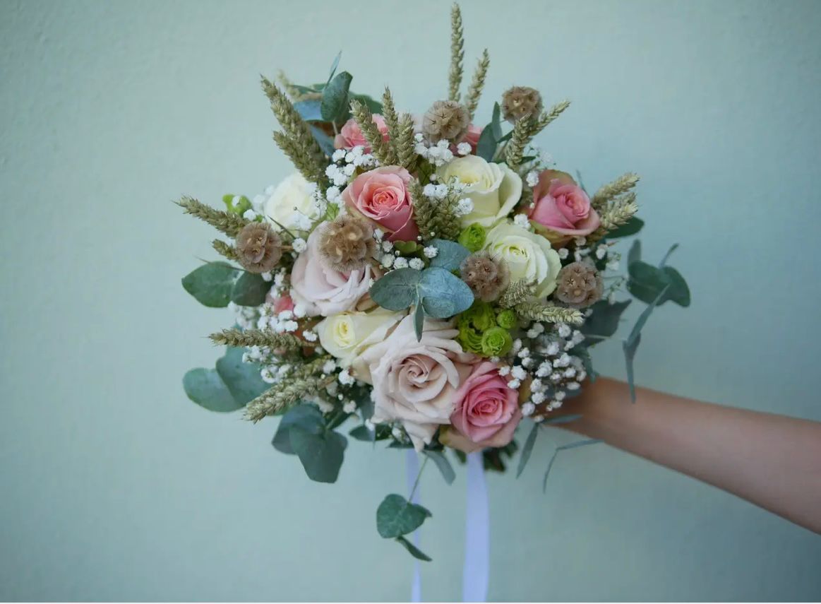 Bouquet LIPPOLIS composizione champagne con spighe e gypsophila, stile naturale rustico